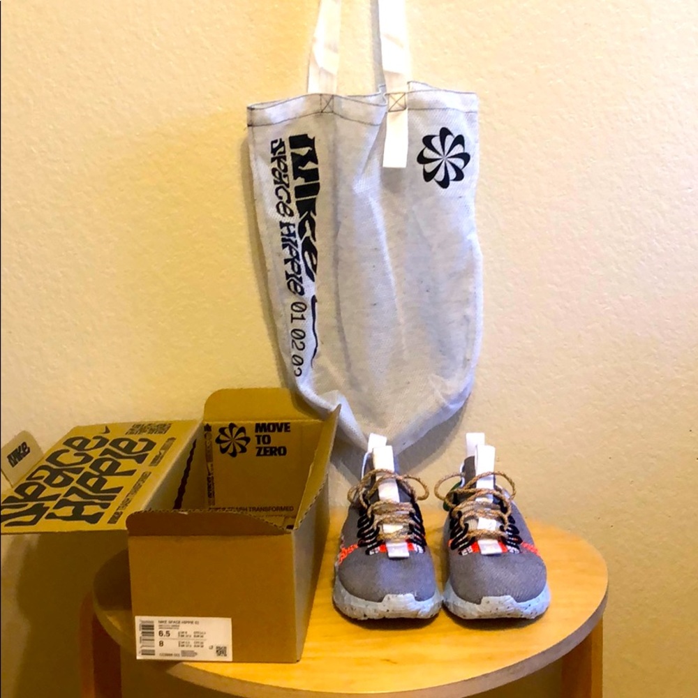 NIKE SPACE HIPPIES